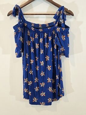 United Color of Benetton tie shoulder top shirt blouse Sz L Blue Floral Nce